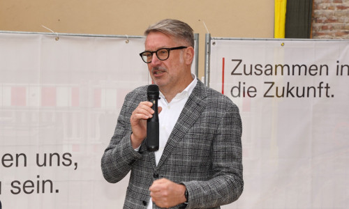 Gerold Leppa gerät im Rat der Stadt ins Visier: Ein Antrag will ihm das Vertrauen entziehen lassen.