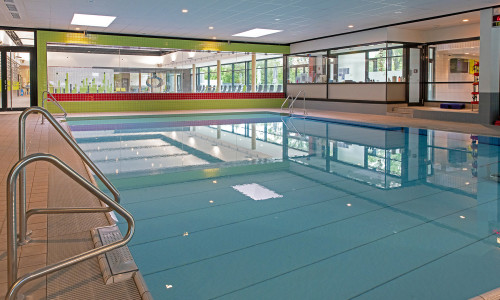 Auch für das beliebte Babyschwimmen sind aktuell noch wenige Restplätze frei.
