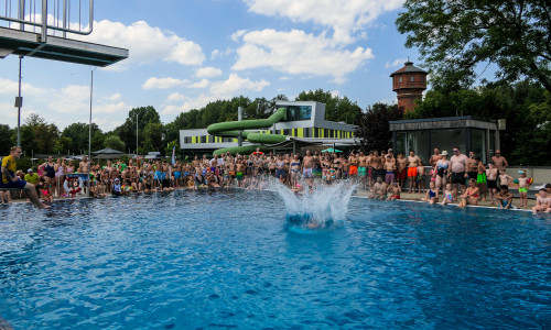 Bei dieser Pool-Party soll jeder auf seine Kosten kommen.