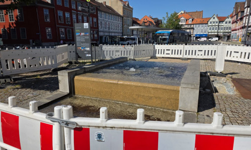 Der Brunnen an der Reichsstraße plätschert wieder. Video