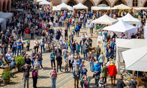 Die historische Altstadt wird zur großen Open‑Air‑Galerie.