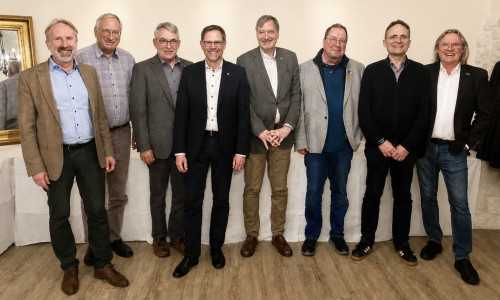 Martin Geißler, Peter Priebe, Bernhard Bergmann, Knut Foraita, Martin Kücke, Jürgen Wetter, Markus Gerke und Peter Peters (v. li.)..