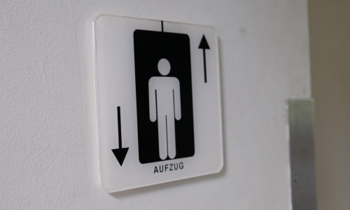 Ab dem 20. Juli wird der Aufzug im Gebäude der Klubgartenstraße 11 erneuert. Der neue Aufzug wird voraussichtlich ab Ende August in Betrieb genommen. 
