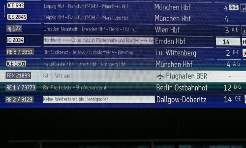 Anzeigetafel bei der Deutschen Bahn (Archiv)