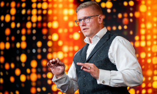 Der Wolfenbütteler Keynote-Speaker Dennis Holewa wurde Anfang Juli beim Internationalen Speaker Slam in Mastershausen ausgezeichnet.