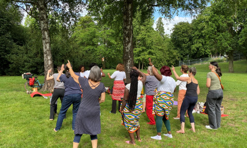 Mitmachen und Mitbewegen bei der Veranstaltungsreihe „Bewegt im Park“, wie hier beim Tanzen.  