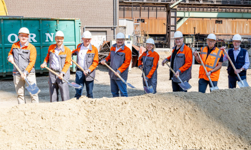 Der Spatenstich für den Bau des neuen Hubbalkenofen auf dem Gelände der Salzgitter Flachstahl GmbH ist erfolgt.