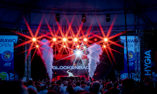 Am Eröffnungsabend heizte Glockenbach bei der WHITE NIGHT After Work Party dem Publikum ein.