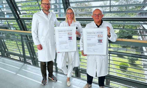 RAL-Zertifizierungen sind Nachweise für die medizinische Qualität der Gefäßchirurgie: Oberarzt Wojciech Haratym (li.), Oberärztin Dr. Nicole Osterbrink (Mi.), Chefarzt Prof. Dr Tomislav Stojanovic (re.).