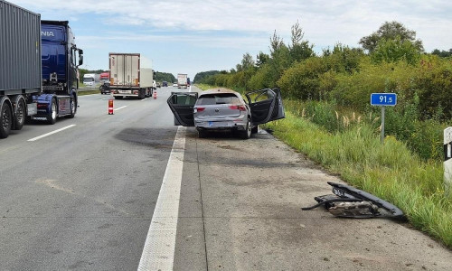 Pkw überschlägt sich auf der A1 (Archiv)
