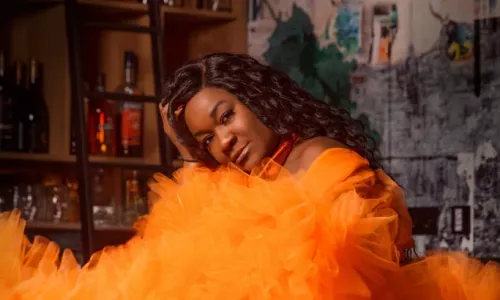 Alicia Cibola aus Hannover wird am 16. August als Support Act von Calum Scott auf der Lagunenbühne des Sommerfestivals der Autostadt in Wolfsburg auftreten.
