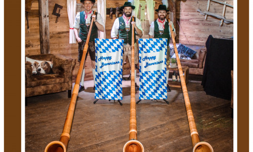 Die bayerische Musikgruppe aus Sauerlach mit ihren Alphörnern