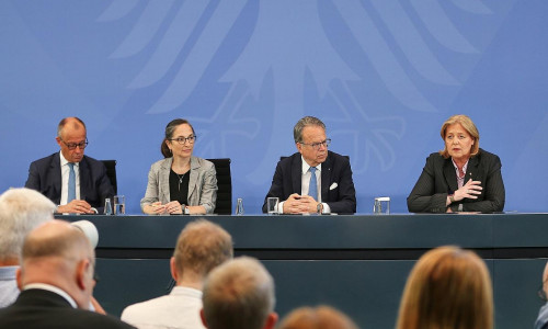 Übergabe des Berichts der Rentenkommission (Archiv)