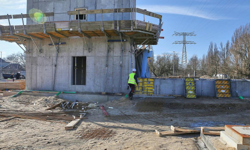 Bauarbeiter auf Baustelle (Archiv)