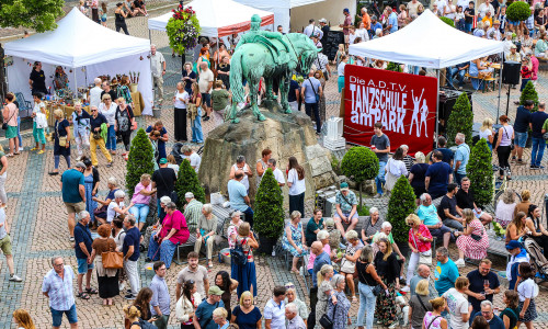 Ein letztes Mal für dieses Jahr bietet der Stadtmarkt die Kulisse für den Feierabendmarkt.