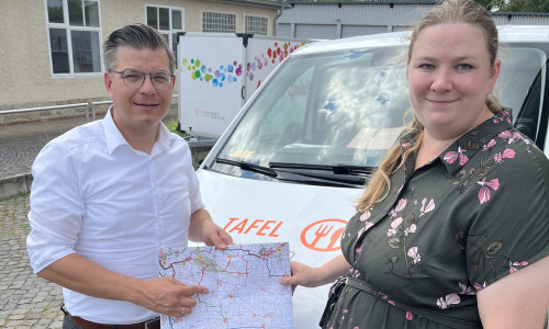 Mehr Unterstützung für die Region: Die Tafel Wolfenbüttel erweitert ihr Einzugsgebiet.                                                                      Im Bild: Frederike Schwieger (Bereichsleitung Existenzsichernde Hilfen) und Björn Försterling (Vorstand DRK-Kreisverband Wolfenbüttel). 