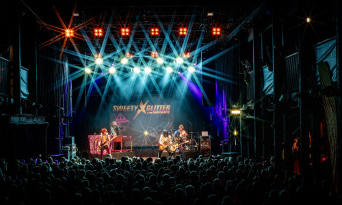 Sweety Glitter & The Sweethearts haben am Freitagabend das Schön & Fröhlich in Braunschweig zum Feiern gebracht.