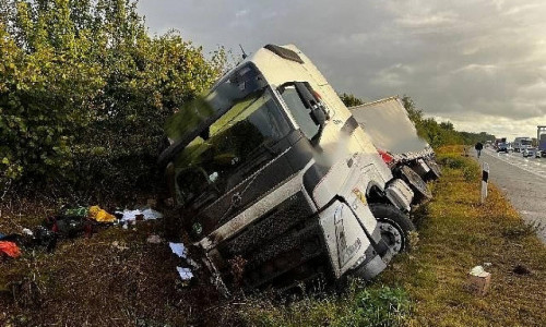 Hohes Verkehrsaufkommen und Regen sorgen für mehrere Unfälle auf der A1 (Archiv)
