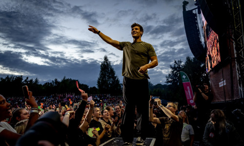 Wincent Weiss begeisterte seine Fans am Donnerstagabend auf der BRAWO Bühne.