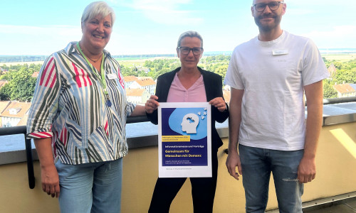 Gemeinsam für Menschen mit Demenz (von links): Petra Voigt, Demenzbeauftragte, Aline Prasse, Pflegedirektorin und Steven Piper, Demenzbeauftragter.