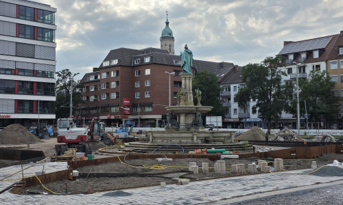 Die Pflasterarbeiten am Hagenmarkt schreiten voran. 