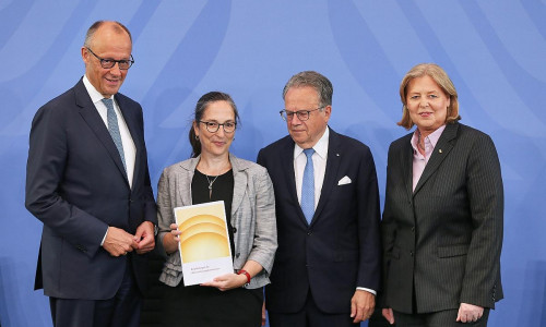 Übergabe des Berichts der Rentenkommission (Archiv)
