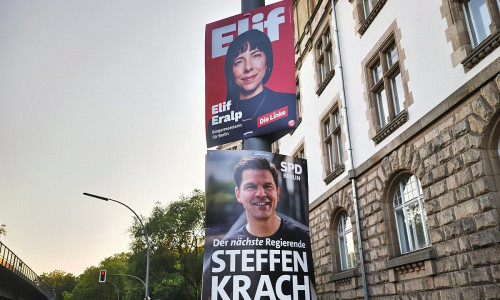 Wahlplakate mit Elif Eralp, Linke, und Steffen Krach, SPD am 04.08.2026
