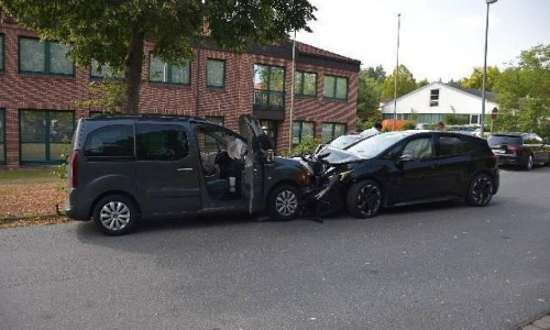 Beide Autos waren nicht mehr fahrbereit (Archiv)