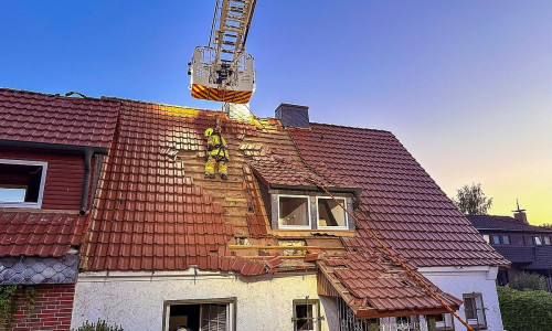 Feuerwehr Wildeshausen führt praxisnahen Sonderdienst in Abbruchobjekt durch (Archiv)