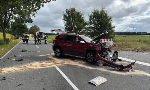 Der Dacia war infolge der Kollision nicht mehr fahrtauglich.   (Archiv)