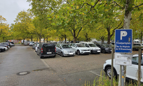 Seit Mai ist der Parkplatz der TU kostenpflichtig. 