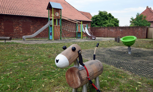 Das Dackel-Sitztier freut sich auf viele Kleinkinder.