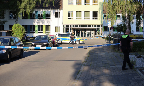 Die Polizei ist in Lebenstedt in der Lessingstraße wegen einer Messerstecherei im Einsatz.