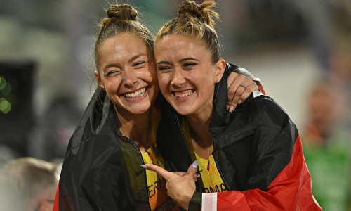 Gina Lückenkemper und Rebekka Haase holen mit der 4x100-m-Staffel im Mixed EM-Silber am 16.08.2026