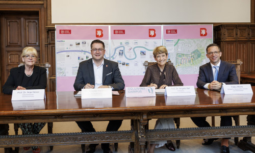 Prof Dr. Anja Hesse, Dezernentin für Kultur und Wissenschaft der Stadt Braunschweig; Oberbürgermeister Dr. Thorsten Kornblum; Prof. Dr. Angela Ittel, Präsidentin der TU Braunschweig und Falko Mohrs, Minister für Wissenschaft und Kultur des Landes Niedersachsen (v. li.).