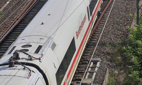ICE-Bordrestaurant auf Bahnstrecke (Archiv)