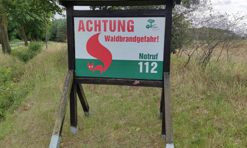 Hinweis auf Waldbrandgefahr (Archiv)