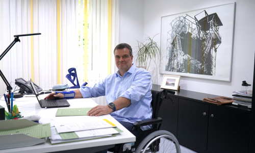 Seit Montag dieser Woche auch stundenweise wieder im Büro anzutreffen: Landrat Dr. Alexander Saipa für wichtige interne Rücksprachen wieder im Kreishaus präsent. 