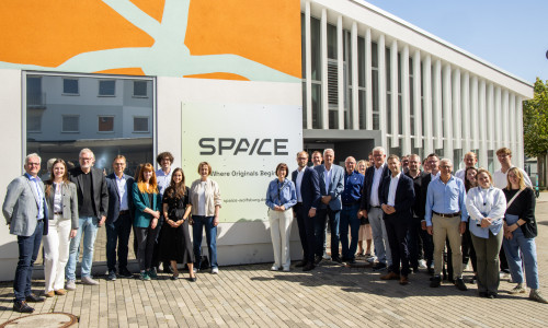  Gemeinsam mit Gästen aus Politik und Wirtschaft sowie Partnern des Start-up-Zentrums präsentierten die Wolfsburg Wirtschaft und Marketing GmbH (WMG) und die Stadt Wolfsburg jetzt die neue Marke.