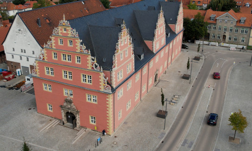 Vor dem Zeughaus soll es wieder grüner werden.