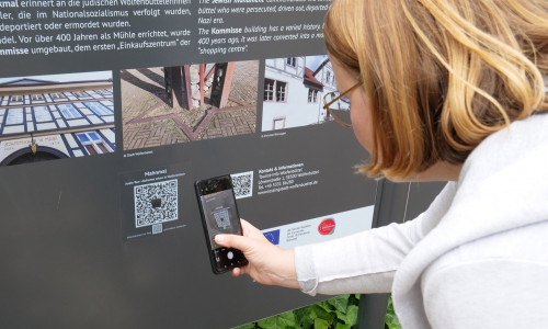 QR-Code gescannt und schon geht sie los, die Audiotour zur Geschichte des jüdischen Lebens in Wolfenbüttel.