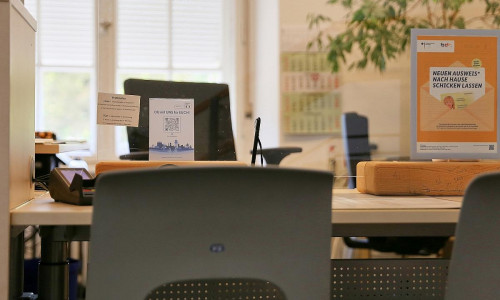 Arbeitsplatz in einer Behörde (Archiv)