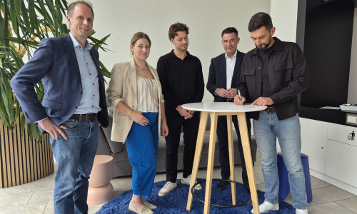 Die Beteiligten bei der Unterzeichnung des Letter of Intent.