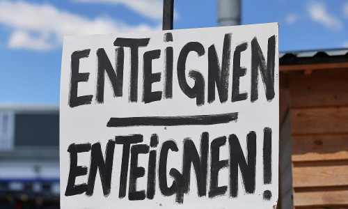 Enteignen-Schild (Archiv)