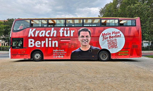 Bus mit Wahlwerbung für Steffen Krach (Archiv)