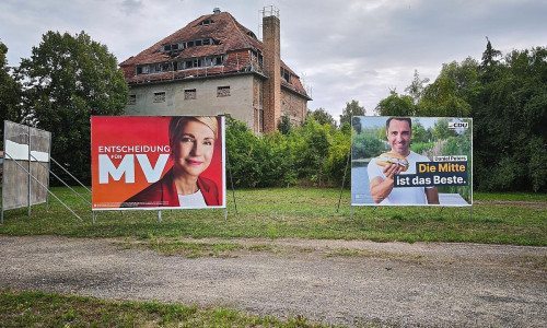 Wahlplakate für die Landtagswahl 2026 mit Manuela Schwesig und Daniel Peters (Archiv)