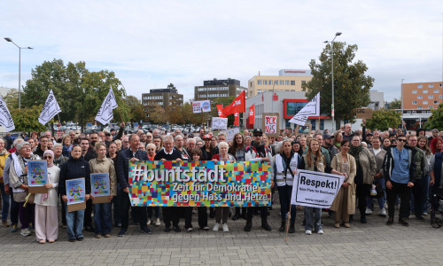 In Salzgitter setzten gut 270 Menschen ein Zeichen für Demokratie.