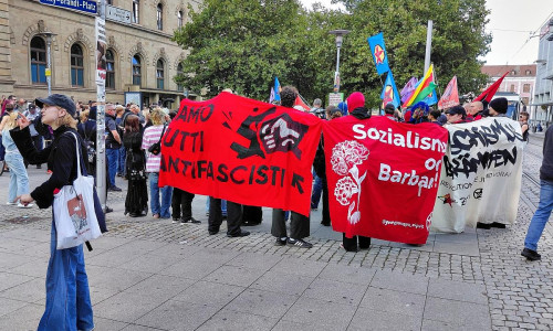 Demo zur Landtagswahl in Sachsen-Anhalt am Magdeburger Hauptbahnhof