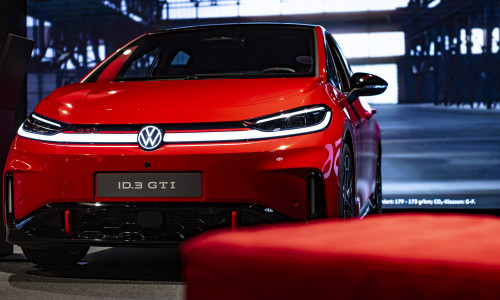 Auf den ersten Blick als GTI erkennbar: Das neue ID.3-Topmodell steht in der Tradition von fünf Jahrzehnten GTI-Geschichte.
