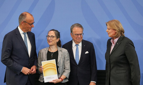 Übergabe des Berichts der Rentenkommission (Archiv)